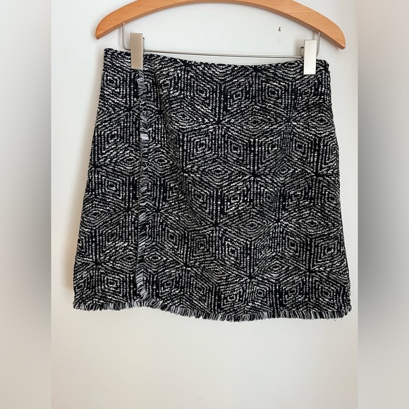 Banana Republic Chic Black and White Geometric Skirt - Picture 1 of 3